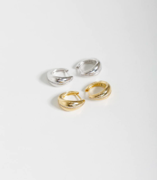BRINCO ARGOLA ABAULADA C/ ZIRCONIA OURO