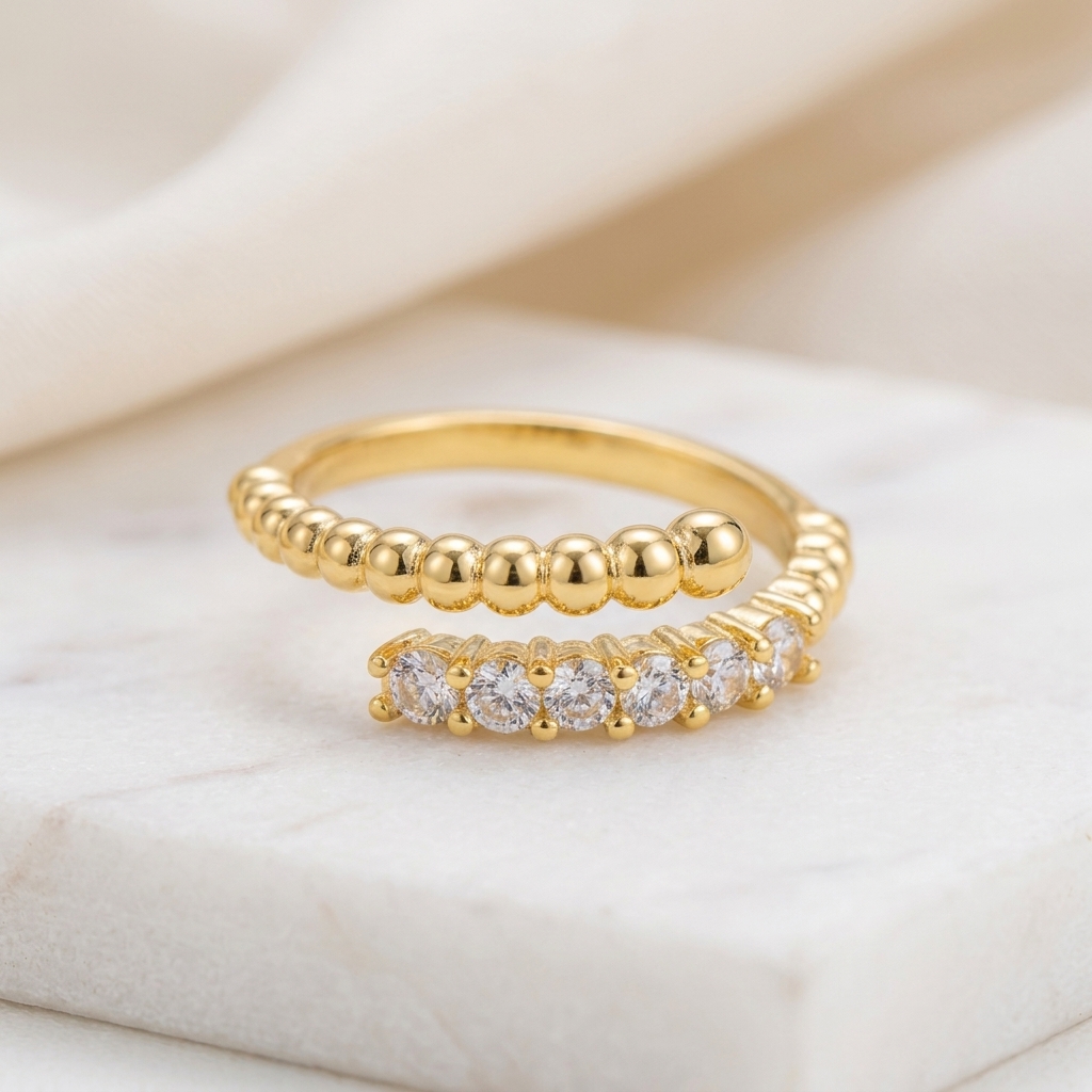 ANEL CRAVEJADO COM DETALHE EM ESFERA OURO
